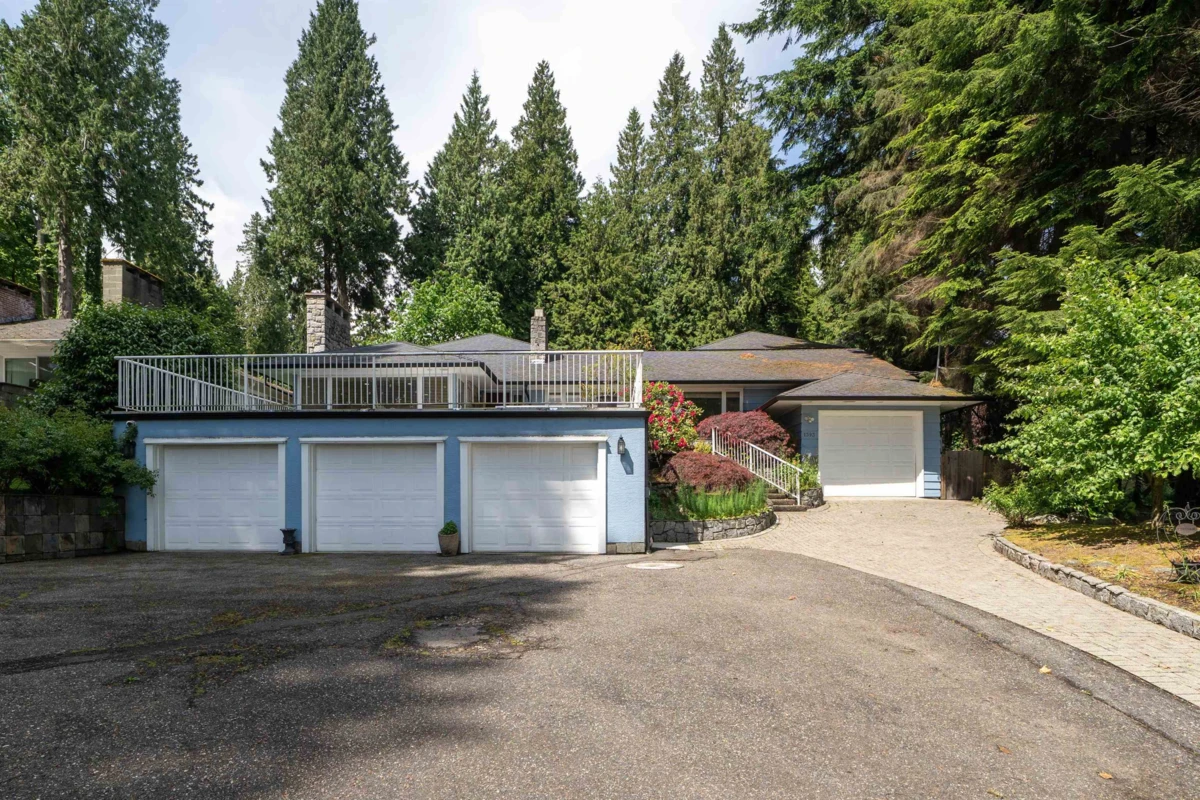 Family Room Photo of 1393 Mathers Avenue, West Vancouver, BC
