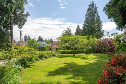 Fitness Center Photo Near 1393 Mathers Avenue, West Vancouver, BC