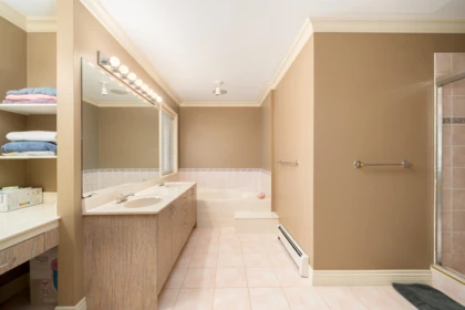Hallway Photo of 1393 Mathers Avenue, West Vancouver, BC