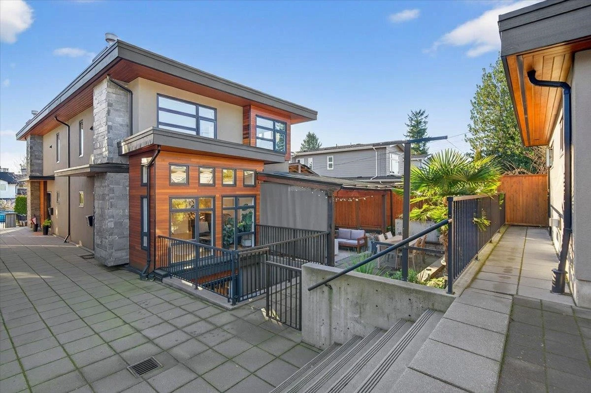 Exterior Rear Photo of 2 252 E 19th Street, North Vancouver, BC