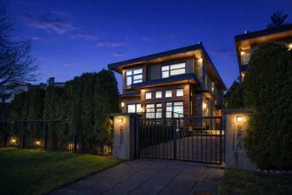Garden / Landscaping Photo of 2 252 E 19th Street, North Vancouver, BC