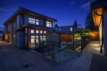 Swimming Pool Photo of 2 252 E 19th Street, North Vancouver, BC
