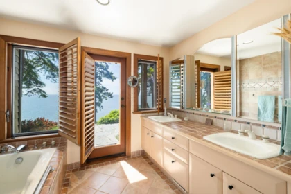 Mudroom Photo of 1299 Fairweather Road, Bowen Island, BC