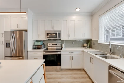 Kitchen Island Photo of 9 6767 196 Street, Surrey, BC