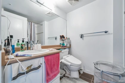 Guest Bathroom Photo of 606 814 Royal Avenue, New Westminster, BC