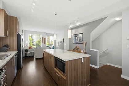 Kitchen Island Photo of 71 31032 Westridge Place, Abbotsford, BC