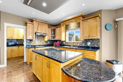Primary Bathroom Photo of 9531 Bakerview Drive, Richmond, BC