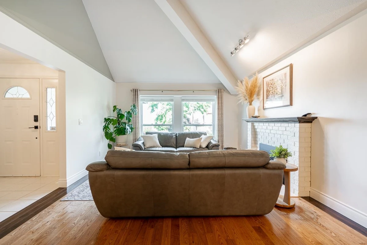 Living Room Photo of 18956 59 Avenue, Surrey, BC