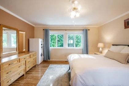 Guest Bathroom Photo of 18956 59 Avenue, Surrey, BC