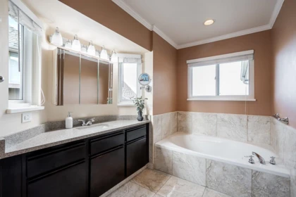 Office / Den Photo of 18956 59 Avenue, Surrey, BC