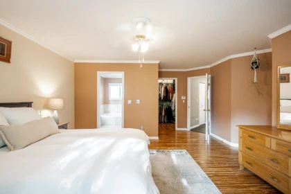 Powder Room Photo of 18956 59 Avenue, Surrey, BC