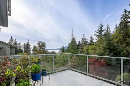 Kitchen Island Photo of 1597 Isleview Lane, Bowen Island, BC