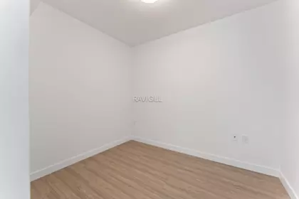 Walk-In Closet Photo of 3009 13675 107a Avenue, Surrey, BC