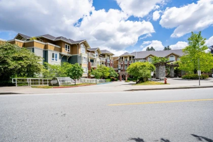 Front Yard Photo of 316 14 E Royal Avenue, New Westminster, BC