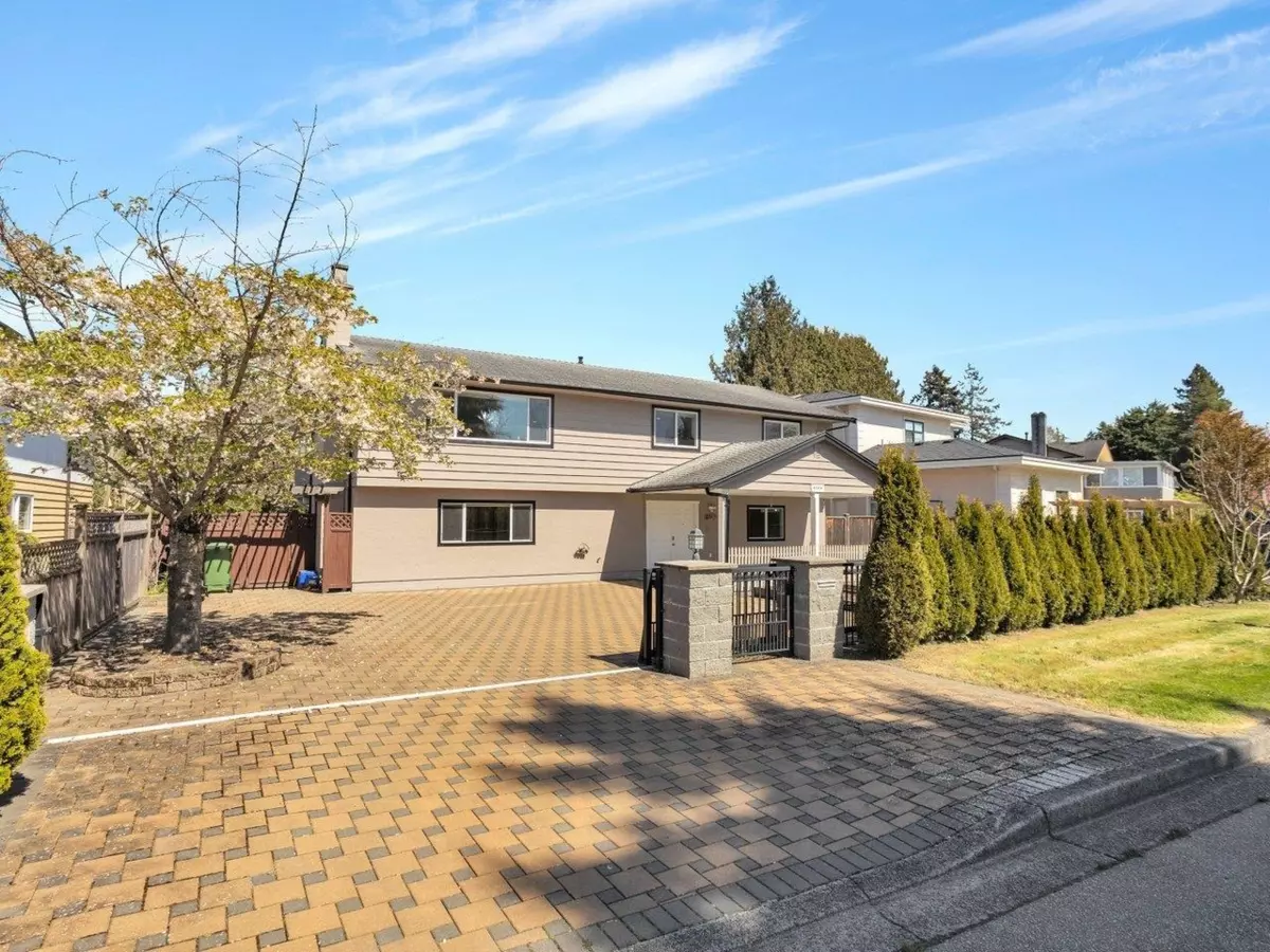 Living Room Photo of 6500 Azure Road, Richmond, BC