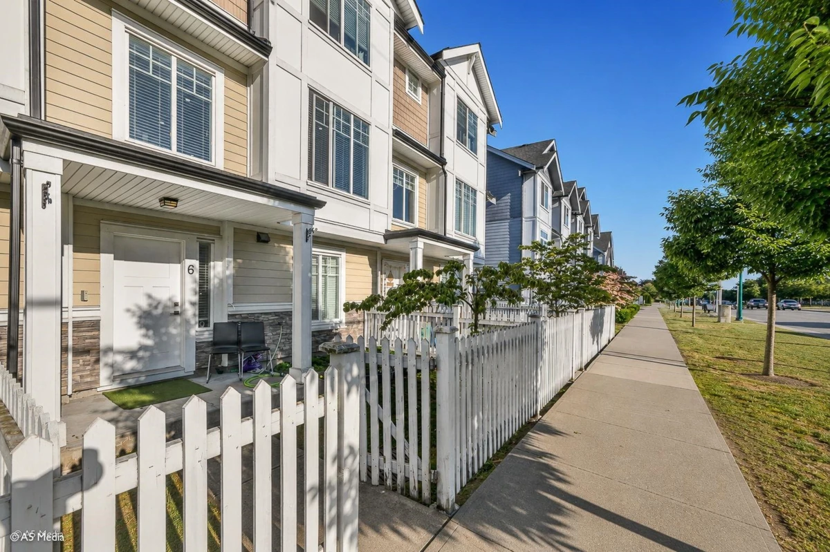 Family Room Photo of 6 7056 192 Street, Surrey, BC