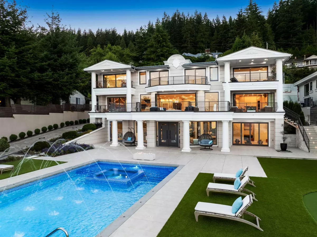 Family Room Photo of 1123 Crestline Road, West Vancouver, BC