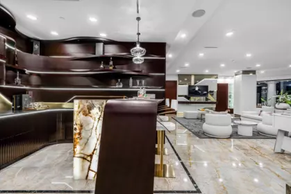 Entry Foyer Photo of 1123 Crestline Road, West Vancouver, BC