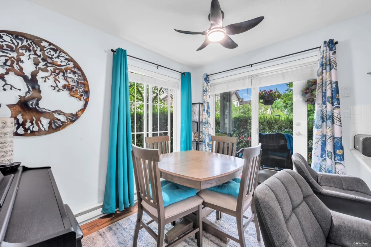 Living Room Photo of 112 14877 100 Avenue, Surrey, BC