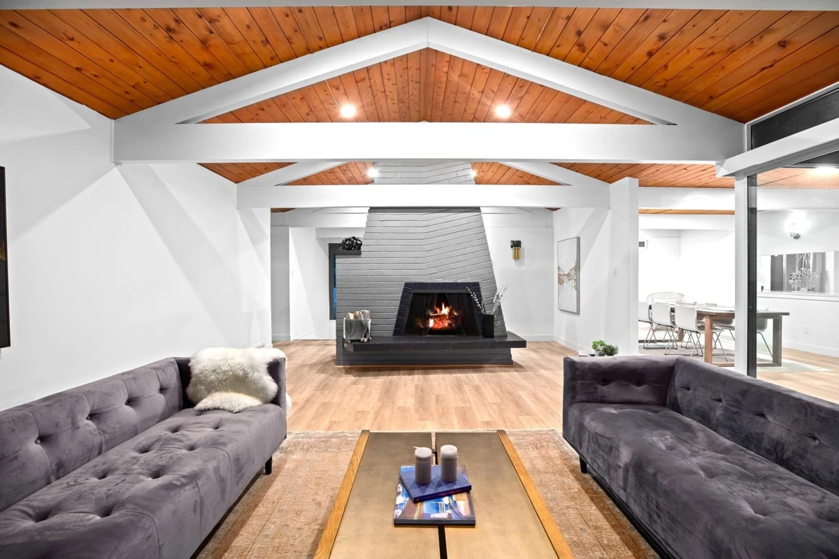 Living Room Photo of 530 Hadden Drive, West Vancouver, BC