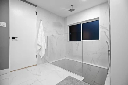 Guest Bathroom Photo of 530 Hadden Drive, West Vancouver, BC