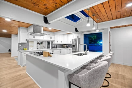 Kitchen Island Photo of 530 Hadden Drive, West Vancouver, BC