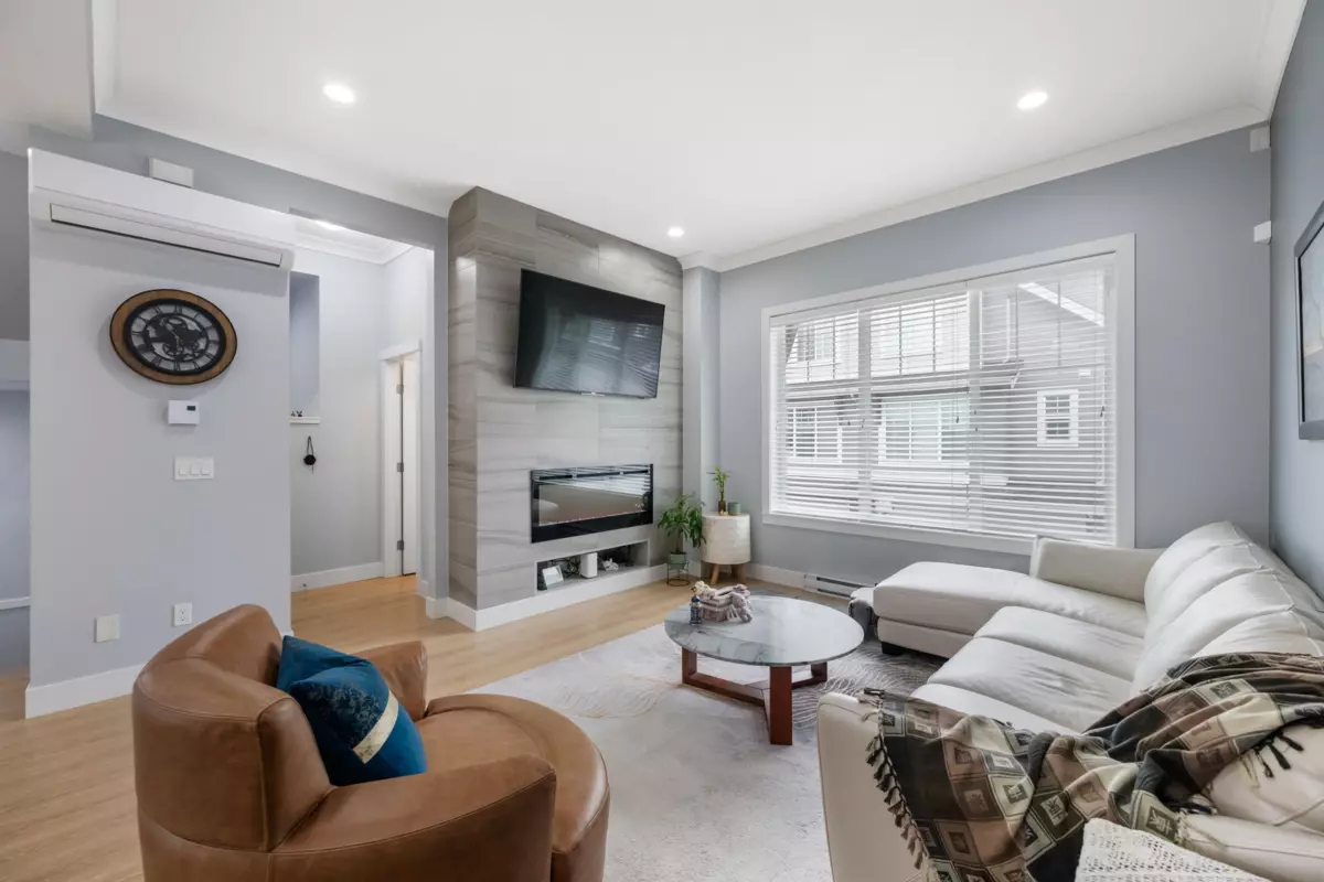 Dining Area Photo of 21 2855 158 Street, Surrey, BC