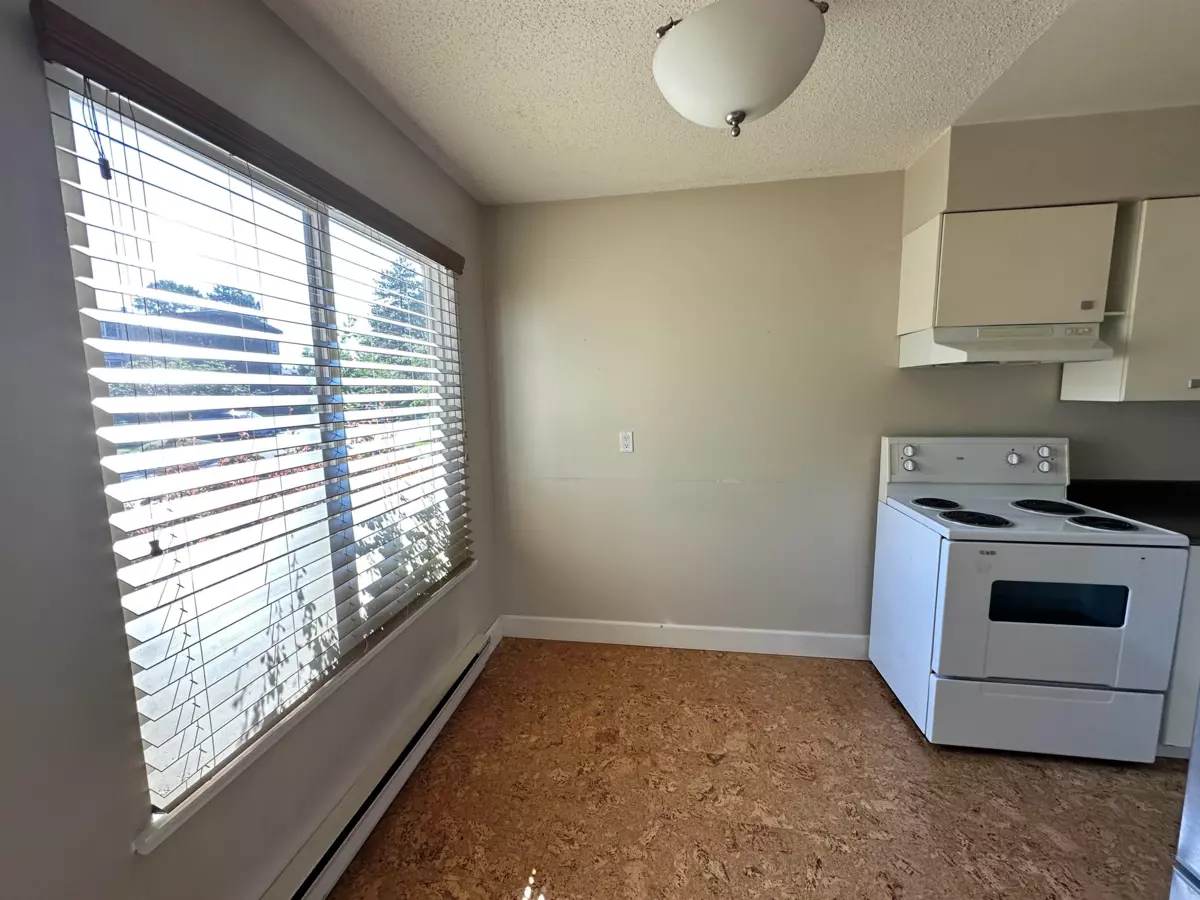 Dining Area Photo of 3 308 Highland Way, Port Moody, BC
