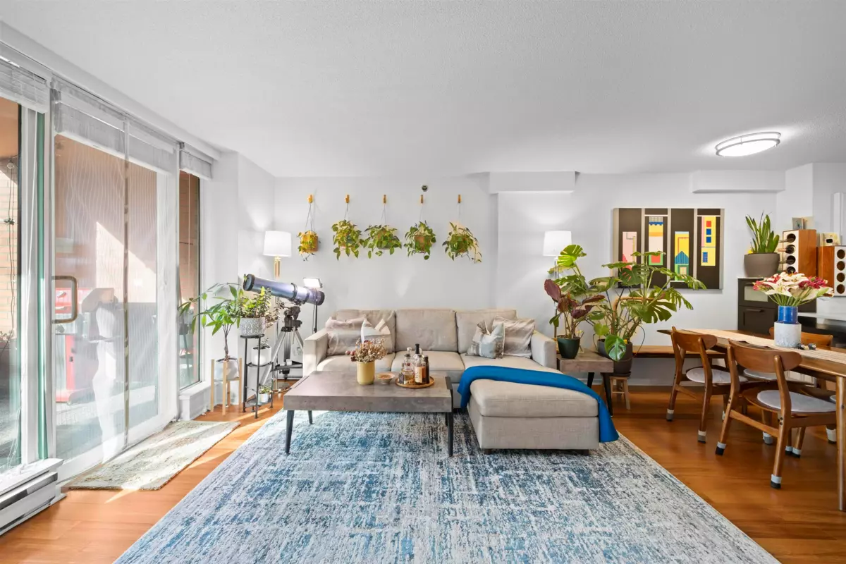 Living Room Photo of 106 503 W 16th Avenue, Vancouver, BC