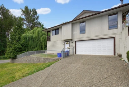 Front Yard Photo of 32868 Orchid Crescent, Mission, BC