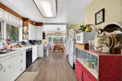 Primary Bedroom Photo of 28203 Lougheed Highway, Maple Ridge, BC