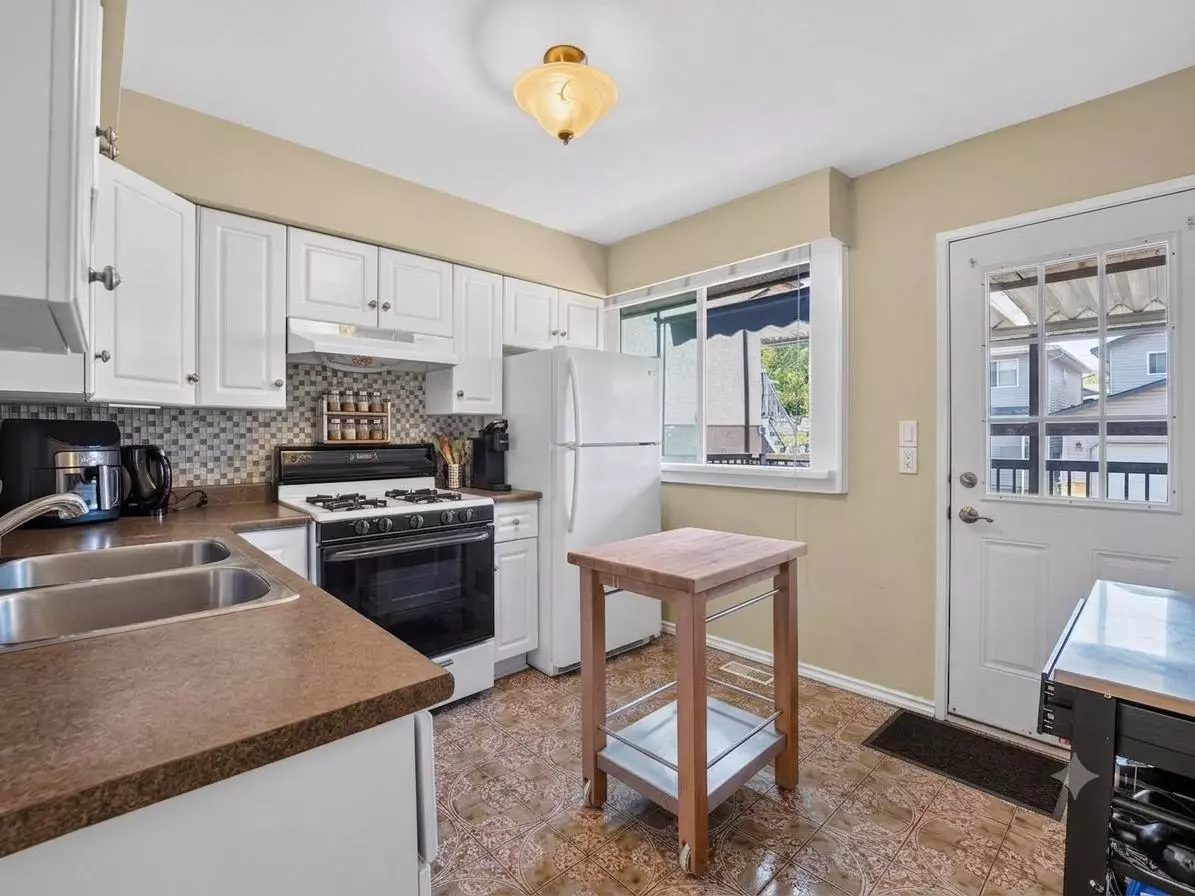 Dining Area Photo of 3807 Victoria Drive, Vancouver, BC