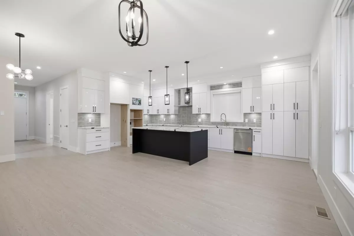 Dining Area Photo of 17156 1 Avenue, Surrey, BC
