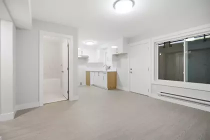 Entry Foyer Photo of 17156 1 Avenue, Surrey, BC