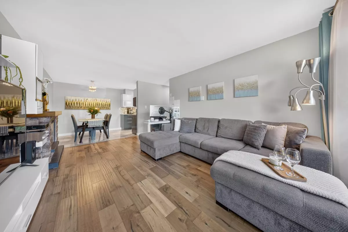 Living Room Photo of 122 45598 Mcintosh Drive, Chilliwack, BC
