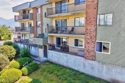 Front Yard Photo of 122 45598 Mcintosh Drive, Chilliwack, BC