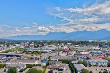 Swimming Pool Photo of 122 45598 Mcintosh Drive, Chilliwack, BC