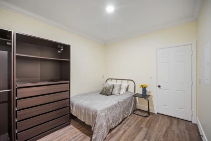 Walk-In Closet Photo of 18 45390 Vedder Mountain Road, Cultus Lake, BC