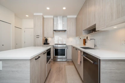 303 7579 16th Street, Burnaby, BC, Burnaby — Apartment/Condo for sale