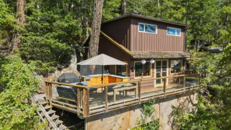 6075 Coracle Drive, Sechelt, BC, Sechelt — Single Family Residence for sale