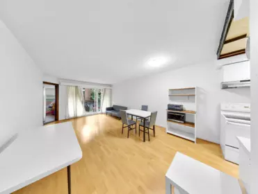 206 9857 Manchester Drive, Burnaby, BC, Burnaby — Apartment/Condo for sale