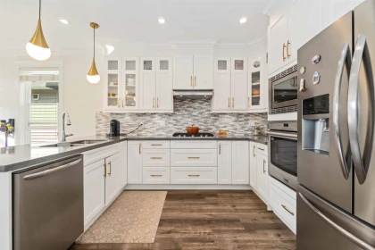 Kitchen Island Photo of 13082 60 Avenue, Surrey, BC