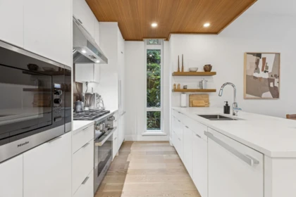 Kitchen Island Photo of 401 6699 Nelson Avenue, West Vancouver, BC