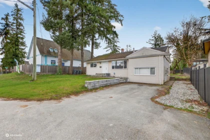 14032 Grosvenor Road, Surrey, BC, Surrey — Single Family Residence for sale
