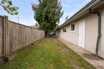 Garage Interior Photo of 22702 123 Avenue, Maple Ridge, BC
