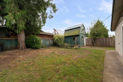 Garden / Landscaping Photo of 22702 123 Avenue, Maple Ridge, BC