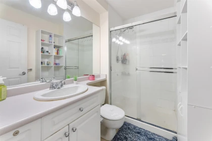 Kitchen Photo of 406 12155 75a Avenue, Surrey, BC