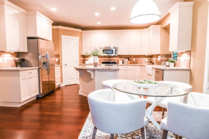 Kitchen Island Photo of 14208 36a Avenue, Surrey, BC