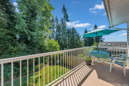 Breakfast Nook Photo of 3898 Fromme Road, North Vancouver, BC