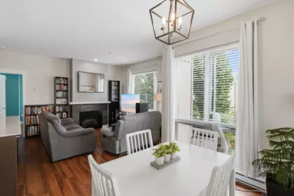 Kitchen Photo of 304 13339 102a Avenue, Surrey, BC